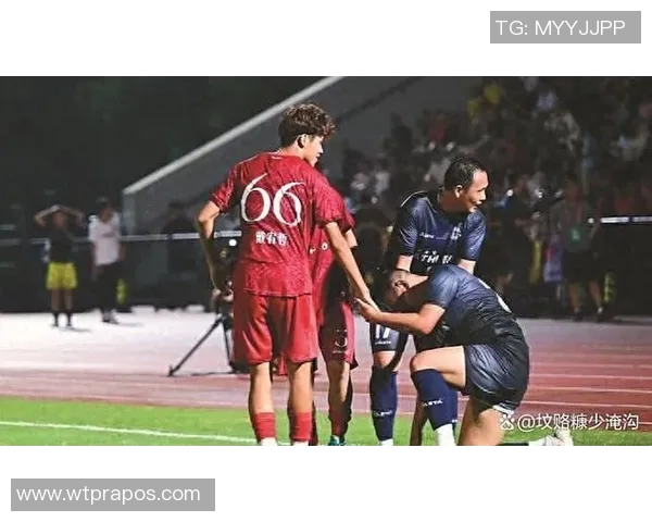 足球明星醉酒狂欢视频曝光引发热议球迷反应两极分化